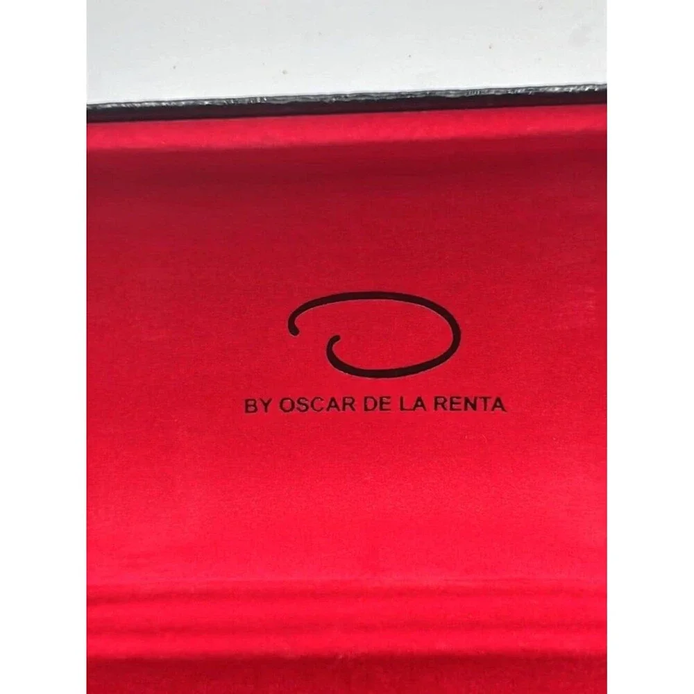 Oscar de la Renta Black Textured Hard Case – Red Velvet Interior